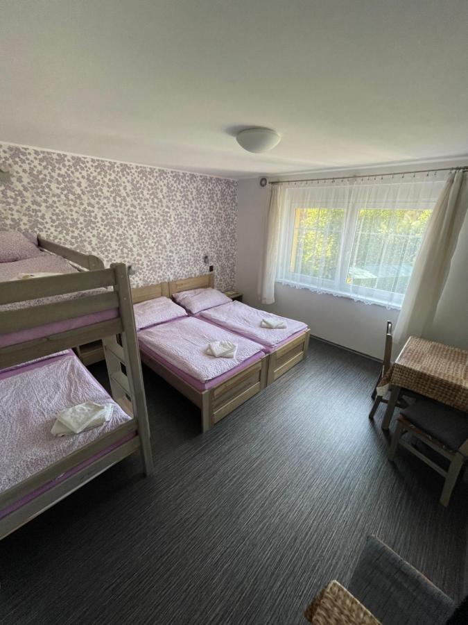 Апартаменти Maxovo Kralovstvi Rovensko pod Troskami Екстер'єр фото