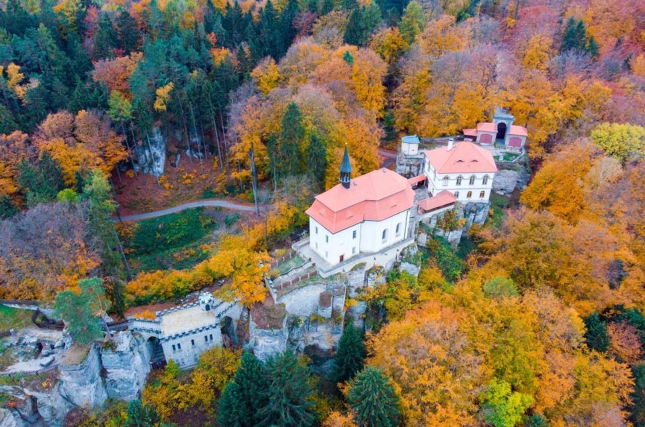 Апартаменти Maxovo Kralovstvi Rovensko pod Troskami Екстер'єр фото